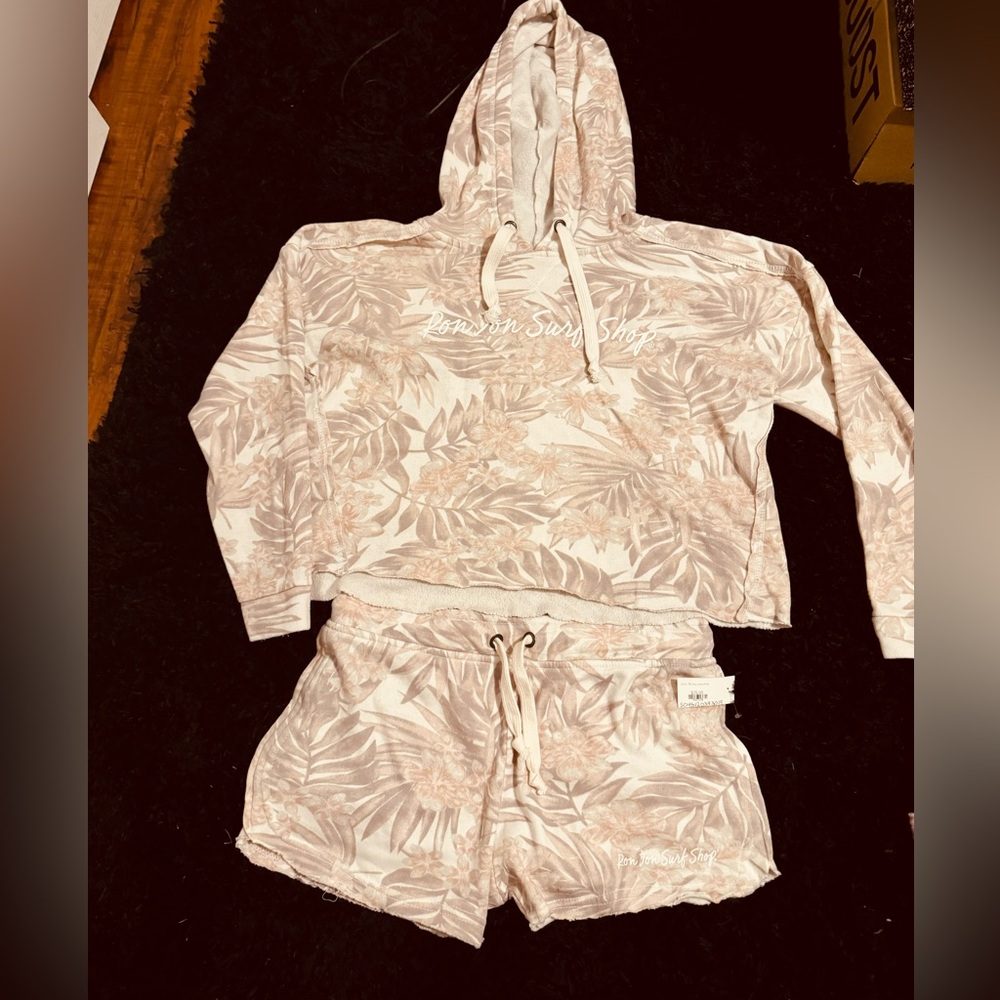 RON JON Sweatshirt & shorts set -new